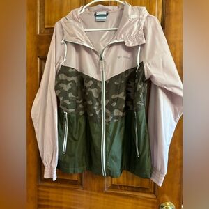 NWOT Columbia pink blush camo green windbreaker size medium hood